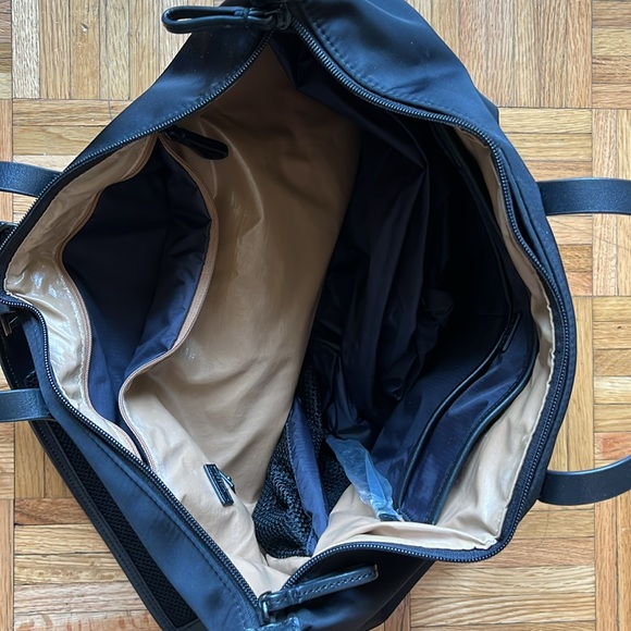 Caraa Studio Tote Nylon in Black 🖤🖤🖤 (sold out black on black) - Picture 4 of 8